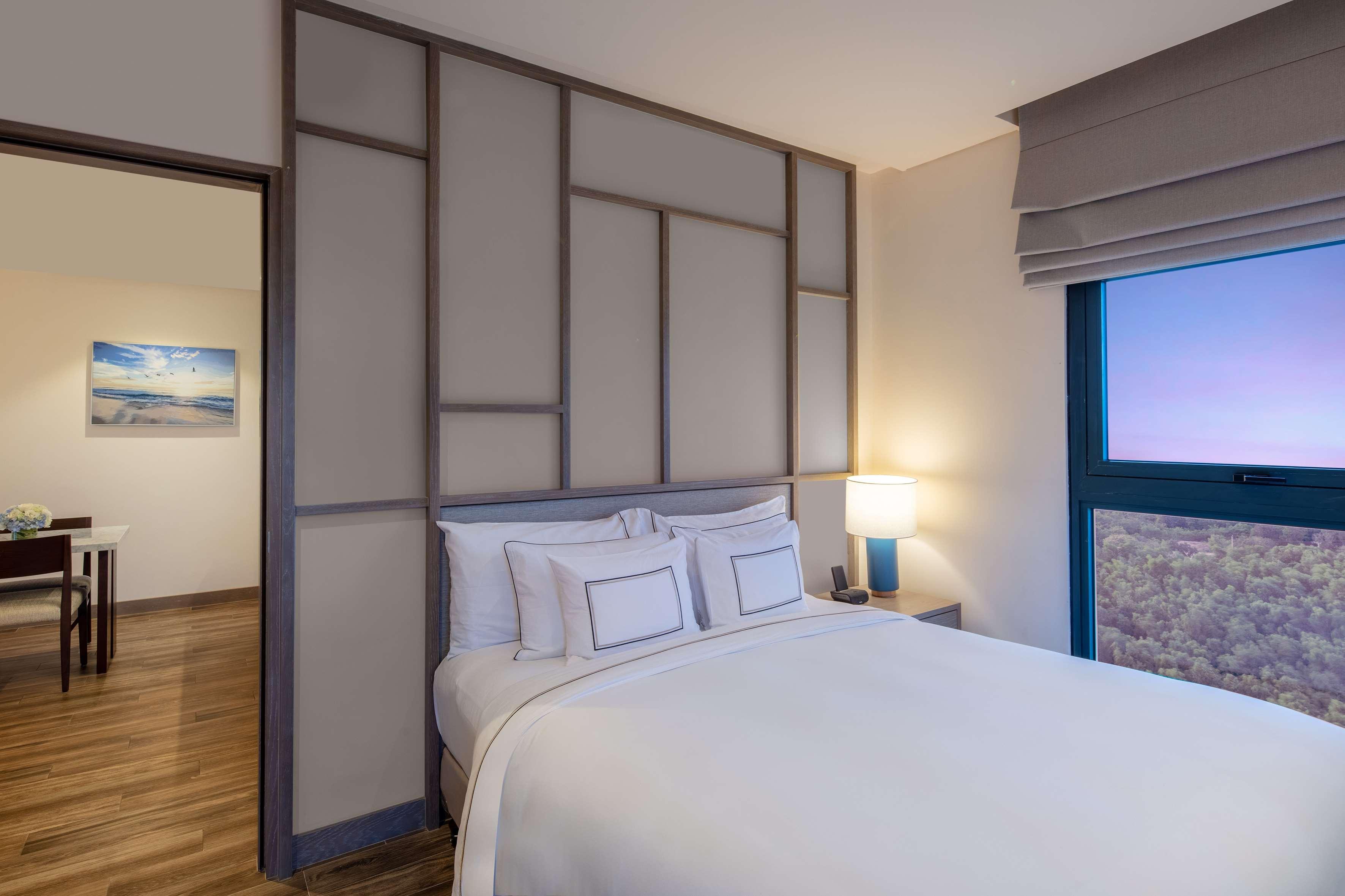 Melia Ho Tram Beach Resort Exteriér fotografie A bedroom at the Westin