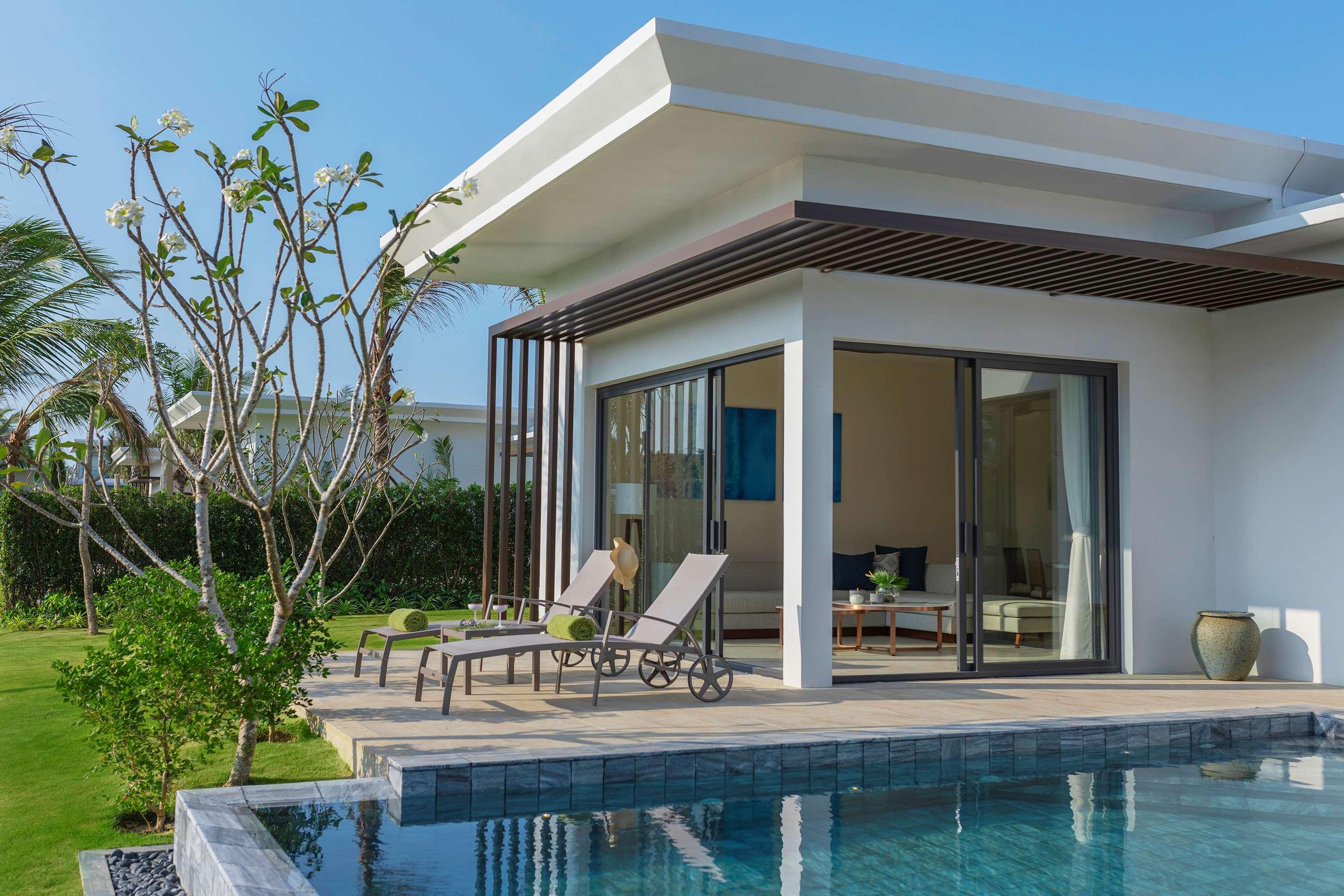 Melia Ho Tram Beach Resort Exteriér fotografie A pool villa at Centara Villas Phuket Shambhala Resort and Spa