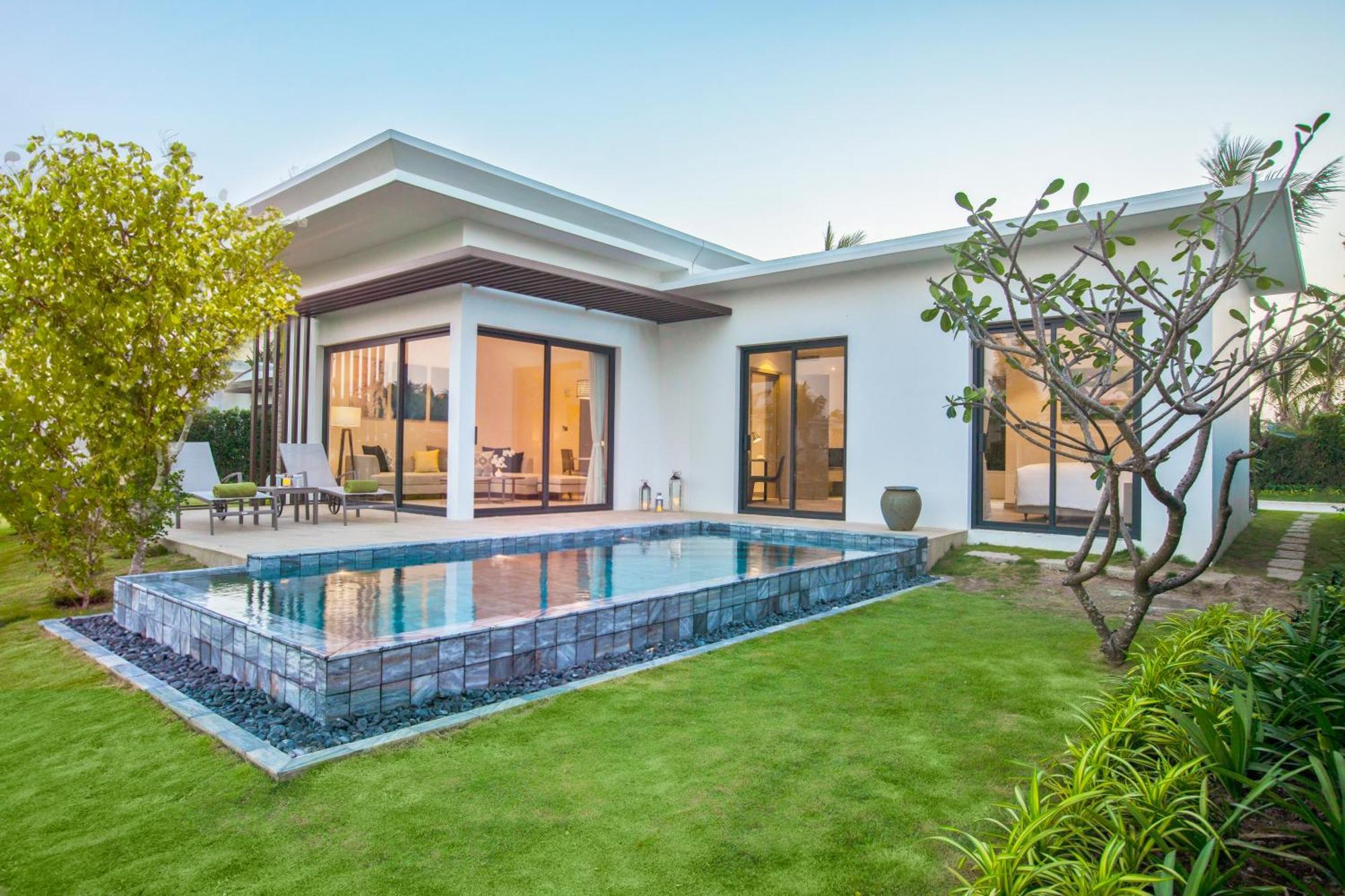 Melia Ho Tram Beach Resort Exteriér fotografie A pool villa at Centara Karon Resort & Villas Phuket