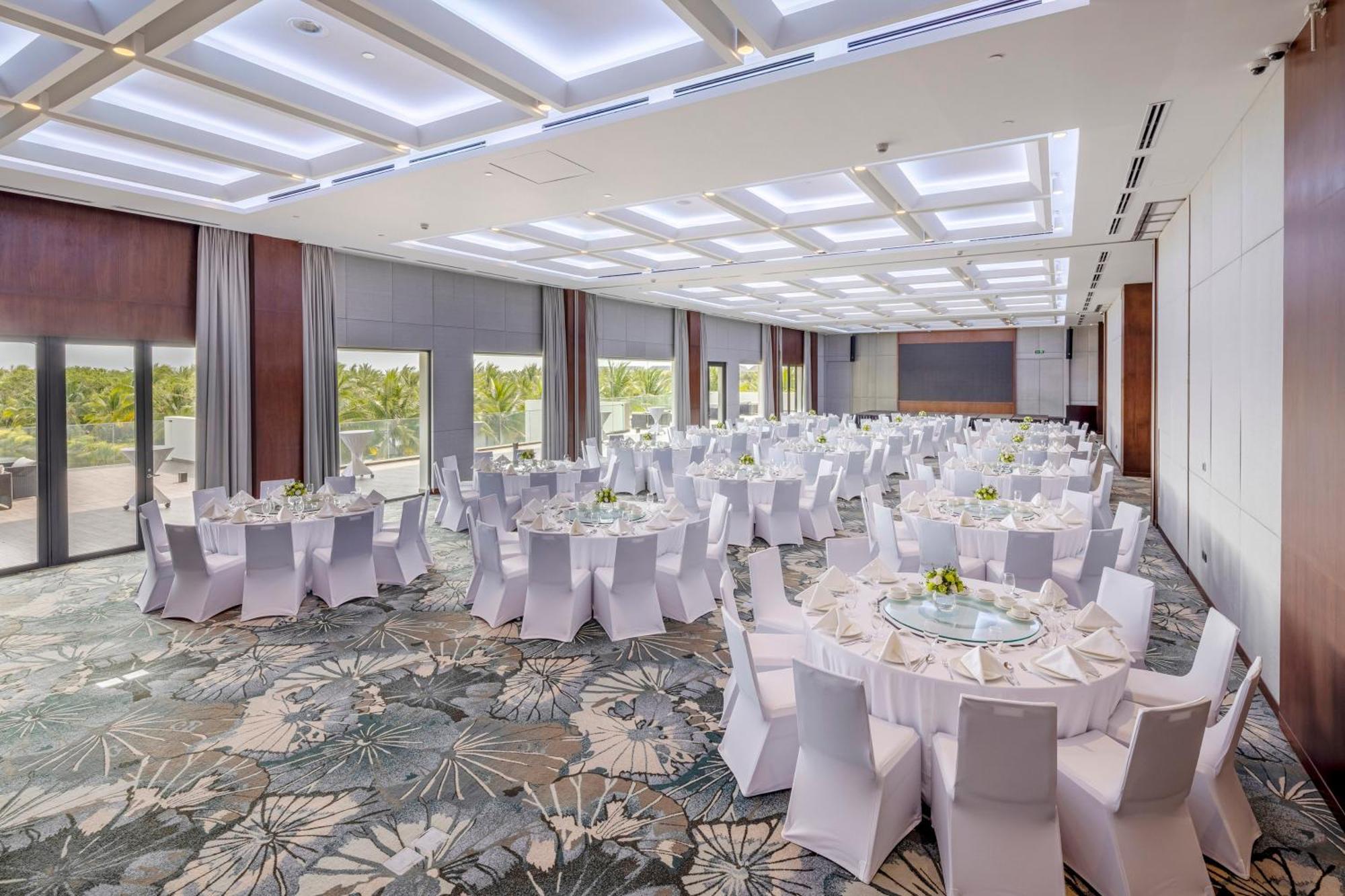 Melia Ho Tram Beach Resort Exteriér fotografie The ballroom