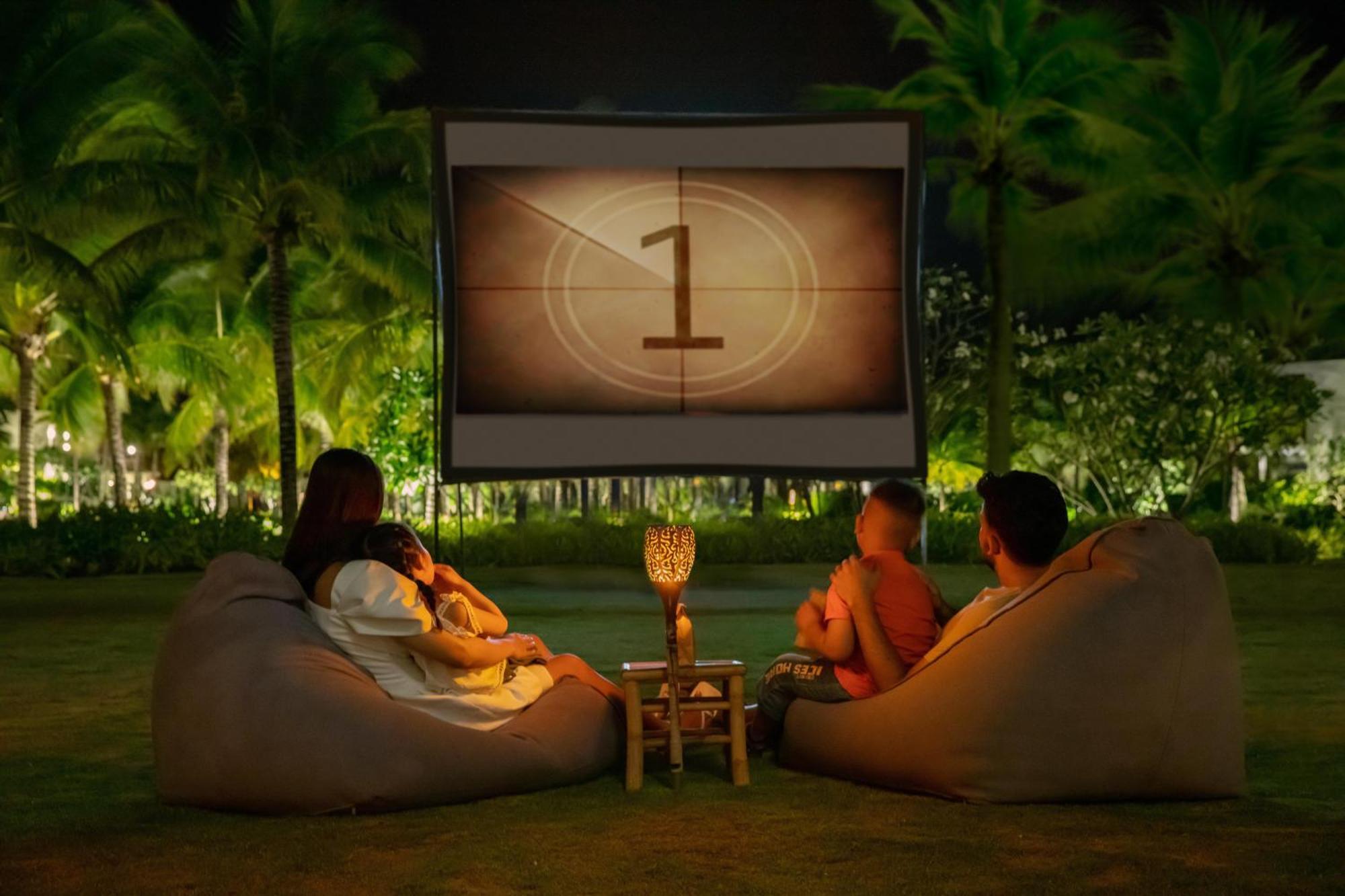 Melia Ho Tram Beach Resort Exteriér fotografie Outdoor movie at The Village